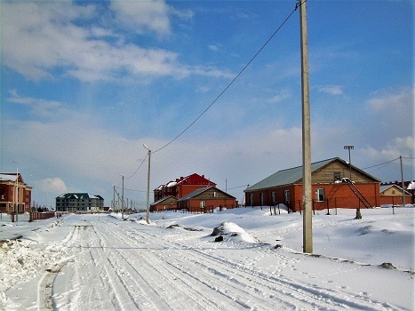 Фотографии Татьяны Немшановой. Апрель северный таёжный. Улица таёжного села Саранпауль. Весна в Сибири. Равнина сибирская. Крайний Север Югра. 