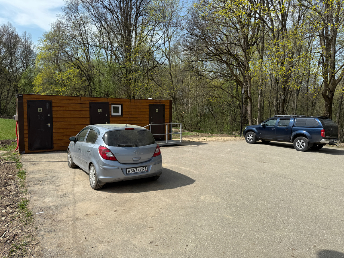 Парковка усадьбы Дворяниново.