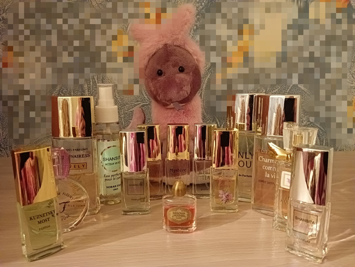 Моя коллекция под охраной змейки Люси:)