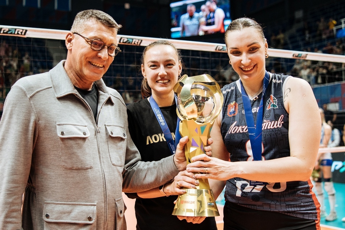    Александр Ярёменко на церемонии награждения женских команд / фото: dinamo-kazan.com