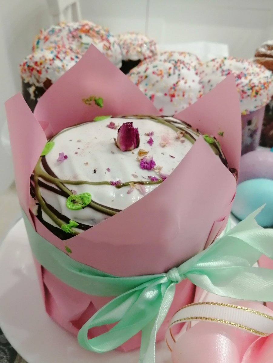 Кулич очень красив.