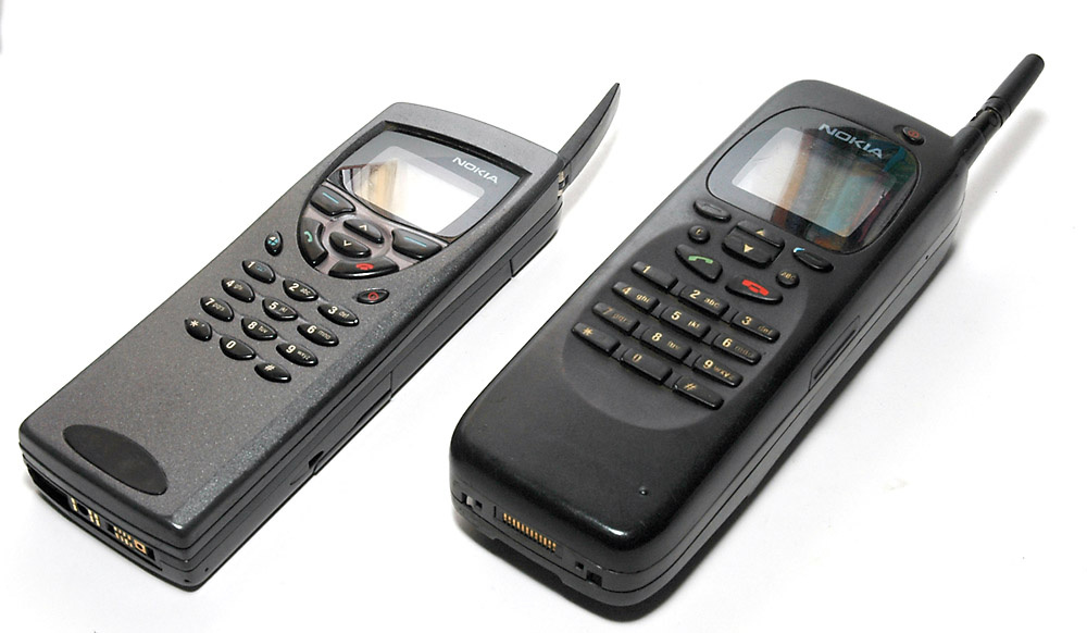 Nokia 9110 слева и 9000 справа.