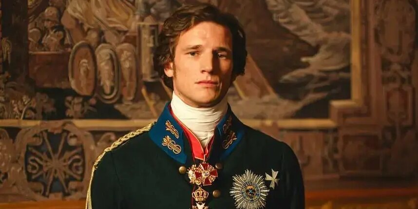    Евгений Романцов в роли российского императора. Телеканал "Россия"