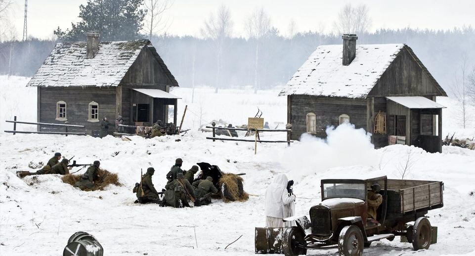    Участники военно-исторического фестиваля «Прорыв блокады Ленинграда в 1943 году», Ленинградская область. Zamir Usmanov / www.globallookpress.com