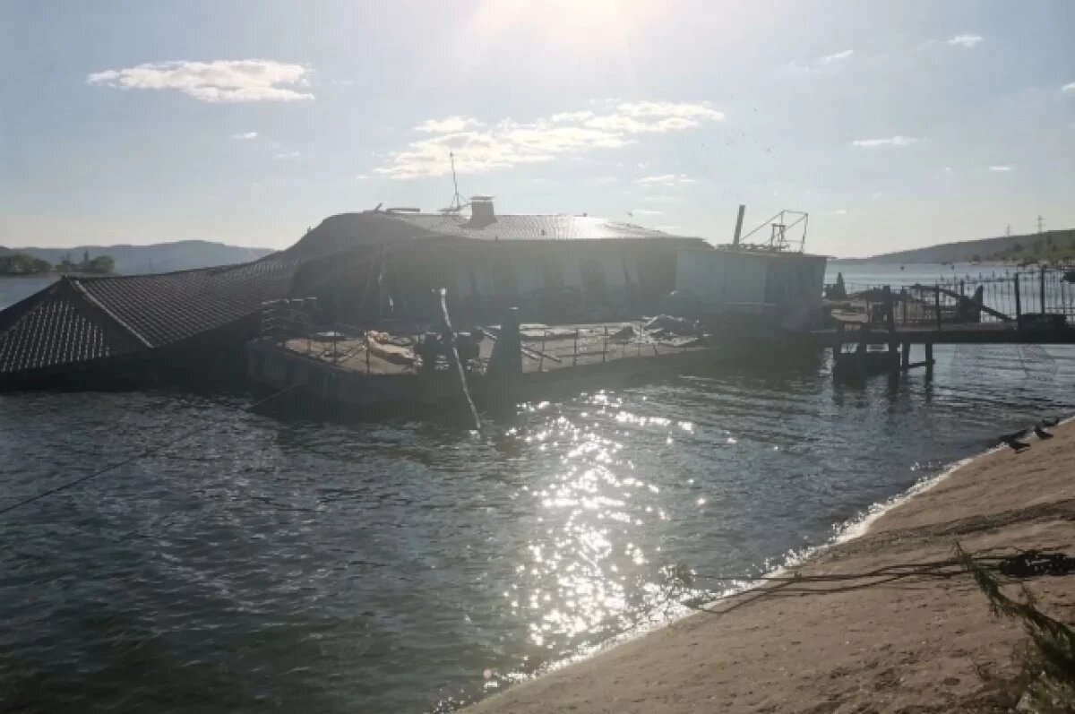    В Тольятти демонтировали разрушенный ресторан на воде