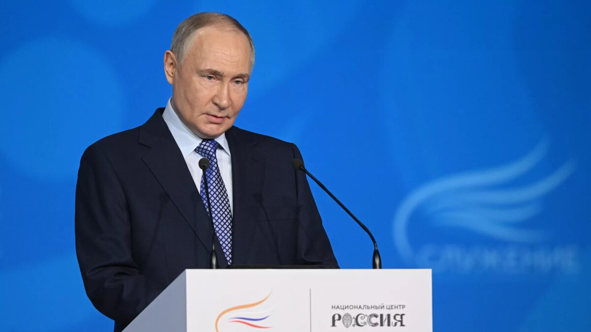 21 апреля 2025. Президент РФ Владимир Путин выступает на церемонии награждения Всероссийской муниципальной премией "Служение" в Москве