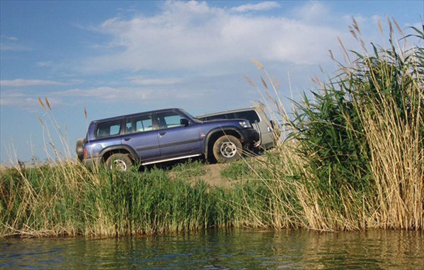 Однако расслабляться рано — парковка у воды может обернуться штрафом до 4500 рублей для обычных граждан и до 400 000 для компаний. Разберёмся, как отдыхать безопасно и законно.