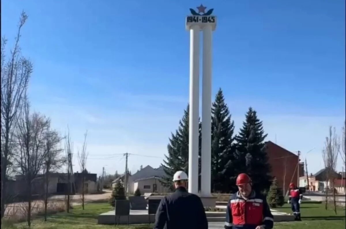    Энергетики отремонтировали подсветку мемориальной стелы в Печорах