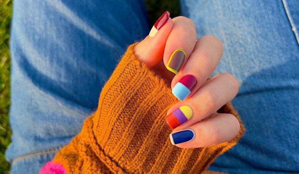     Игра контрастов: яркий маникюр, который оценят все