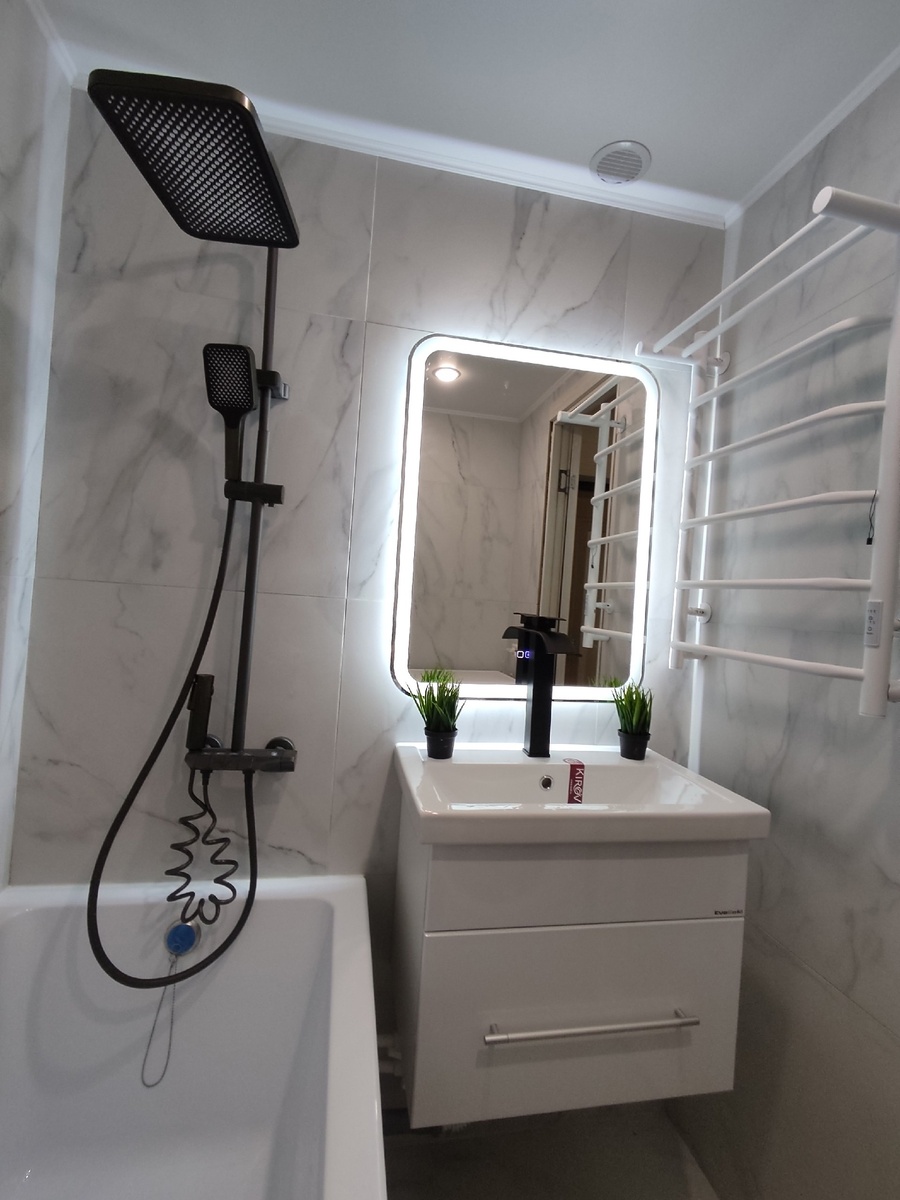 стильное и практичное решение для санузла это выбрать однотонный керамогранит.