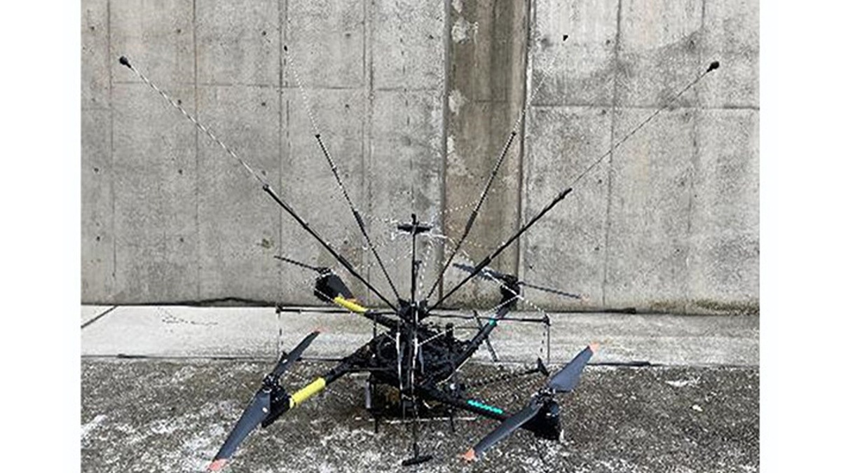    Беспилотник для защиты от молний