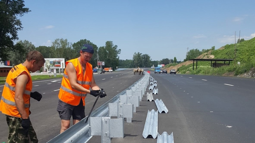    Власти Югры в 2025 году продолжат ремонт трасс между крупными городами