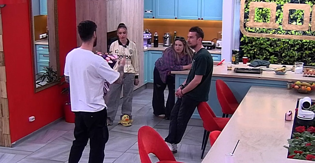 участники "Дом-2" (фото из эфира на «Okko»)