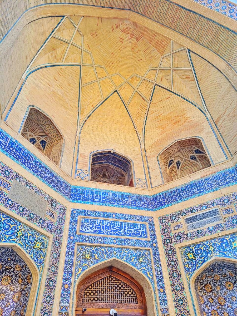 Одно из строений в Старом городе Бухары 