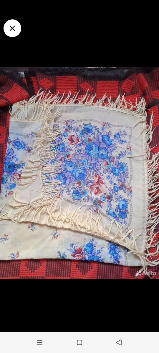 На фото продавца.