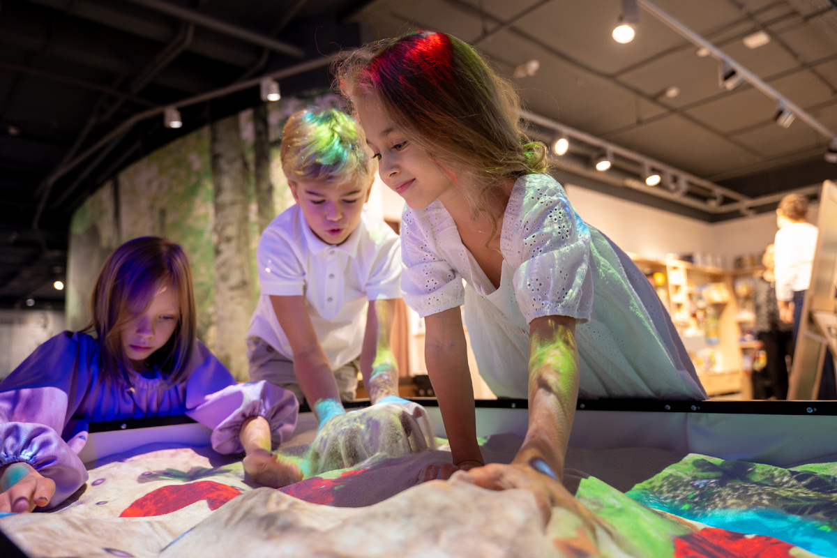 Интерактивная игра «Сотвори свои миры» в Музее археологии