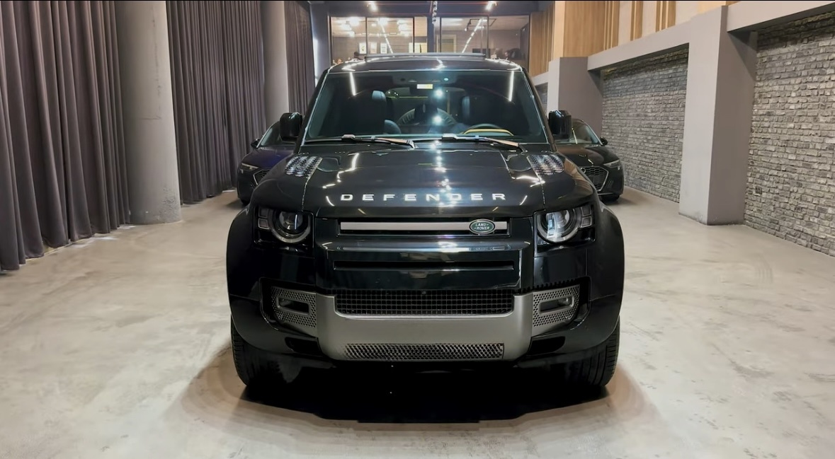 Land Rover Defender 2025