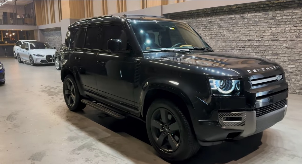 Land Rover Defender 2025