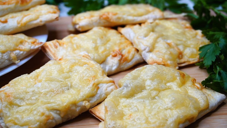 Пирожки из лаваша "Возьми с собой" готовлю когда не хочу стоять у плиты, рецепт из серии пока закипает чайник