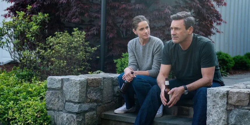    Бывшая жена Купера (Джон Хэмм) Мэл (Аманда Пит) продолжает и после развода пилить его и постоянно требовать денег. Apple TV+