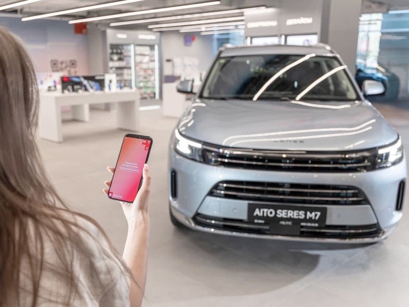    МТС начала продавать авто прямо в салонах. Но зачем?