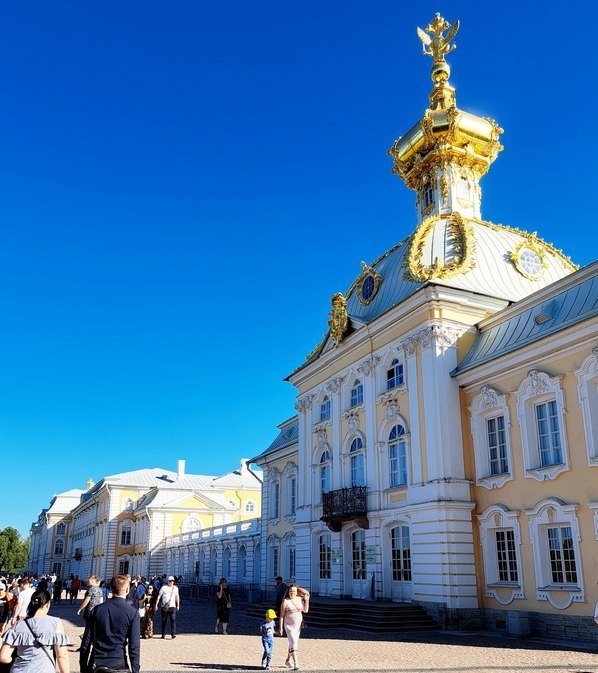 Верхняя терраса у Большого Петергофского дворца /фото из личного архива, 2023/