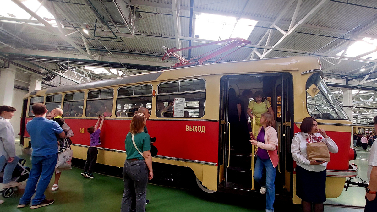 Трамвайный вагон ТАТРА Т-3 (в двухдверном исполнении)