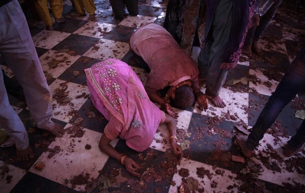 Источник: https://asia-news.ru/indija/latmar-holi