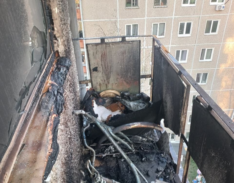    Во время пожара сгорел балкон на площади 3 квадратных метра