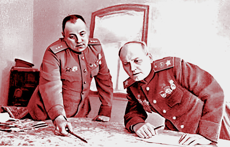 Слева на фото дважды Герой Советского Союза М. В. Захаров.