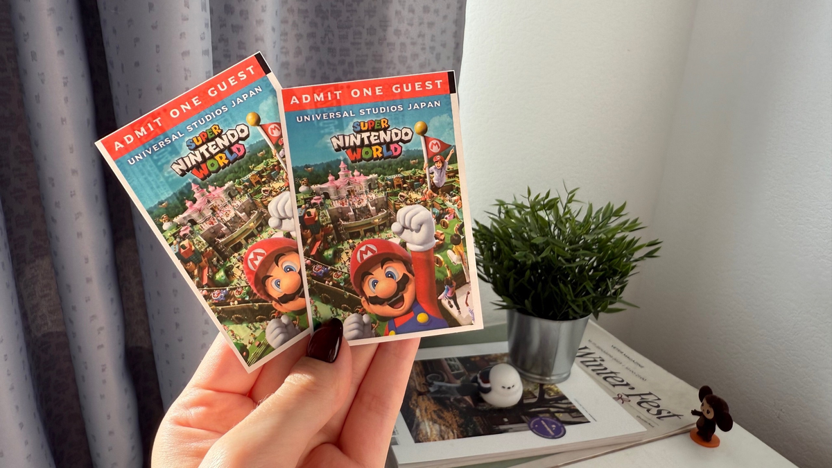 Как выглядят билеты в USJ, купленные в кассах парка (на фото экспресс-пропуски, но обычные входные билеты выглядят так же)