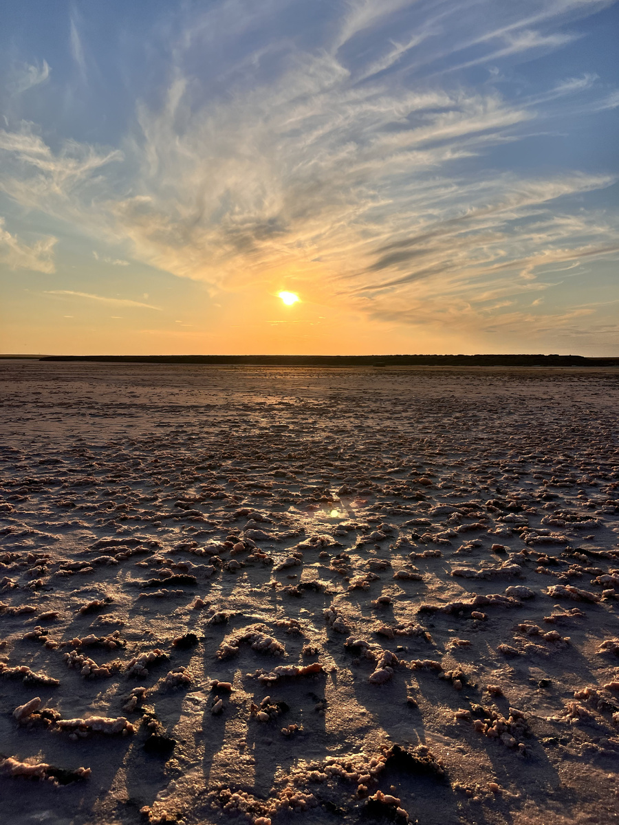 Розовое озеро