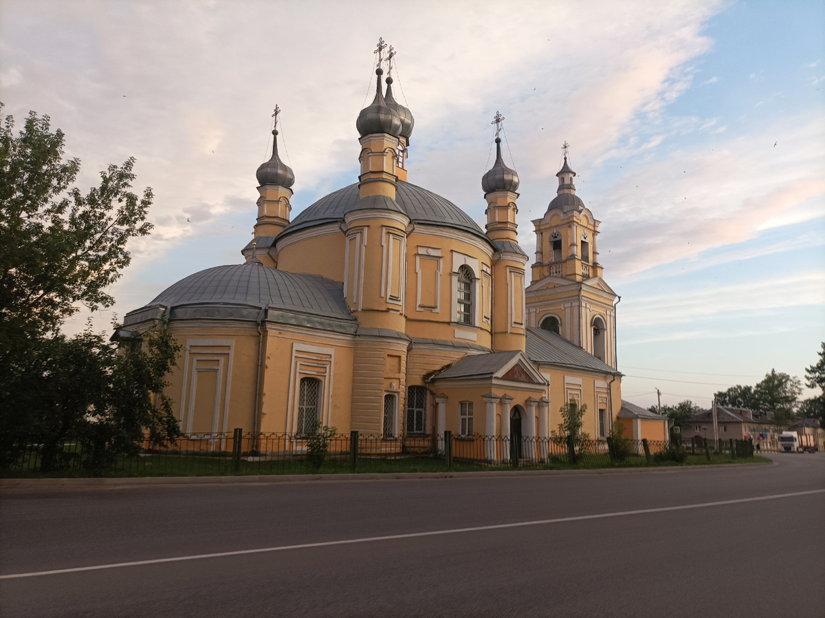 Церковь вечером в этот же день