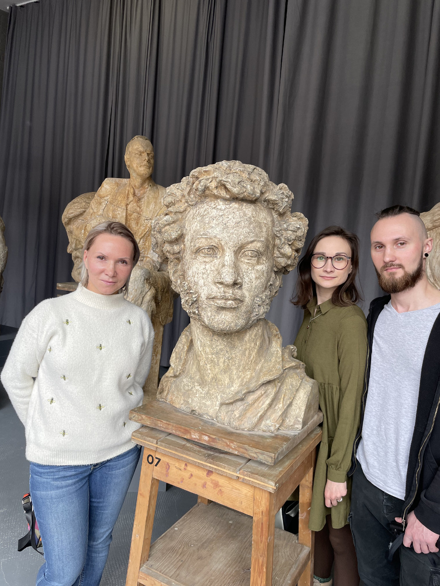 Плюсов много. Об остальных вы узнаете из статьи ниже. Я расскажу вам кратко о здании мастерской, знаковых работах скульптора, музее внутри и опциях, которые в нем есть.