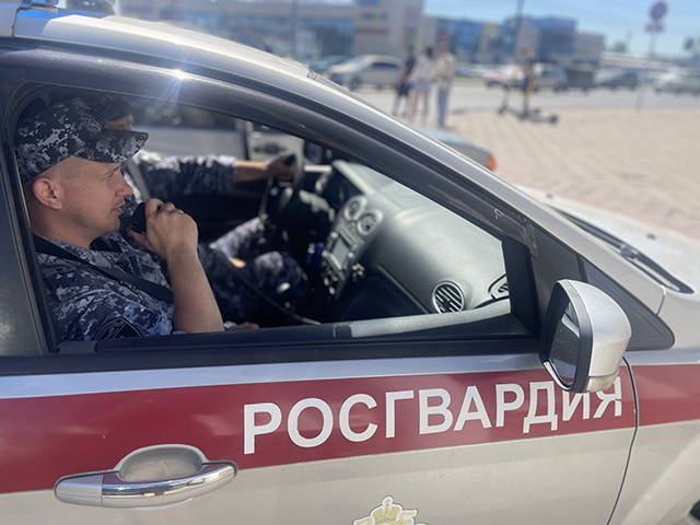 Тверские росгвардейцы на Пасхе, футбольном матче и уличном патруле