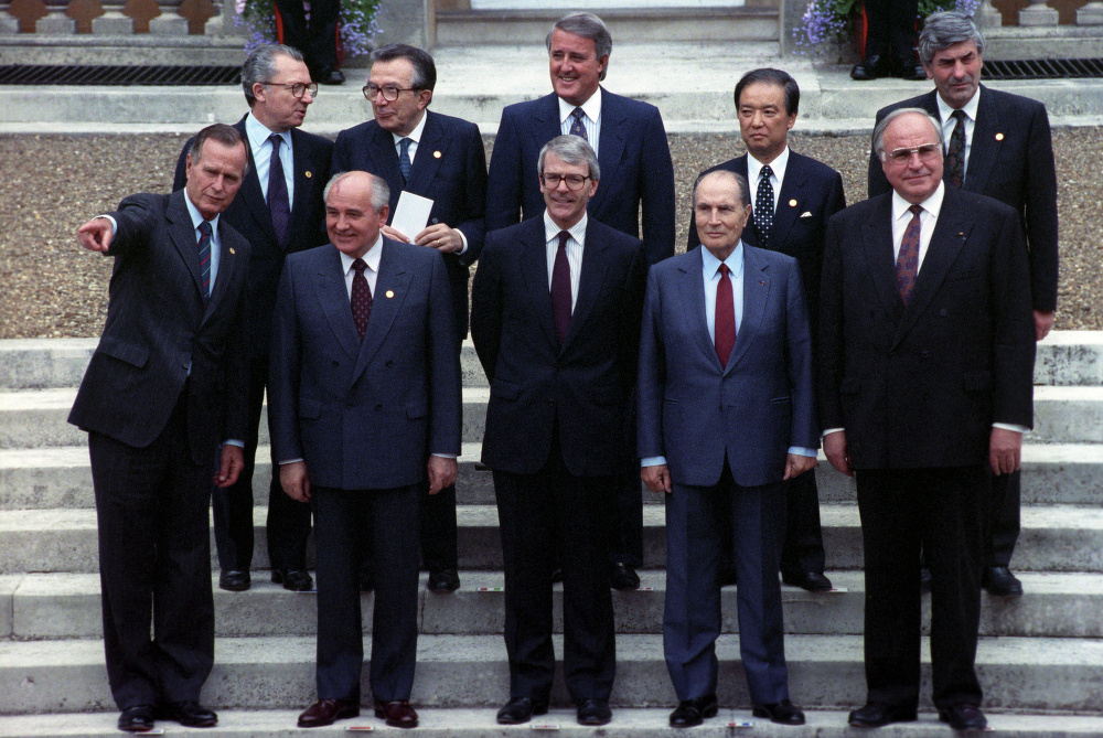 Встреча Президента СССР Михаила Горбачева с главами государств и правительств семи ведущих индустриальных стран в Лондоне. 
Фото: Сергей Гунеев / РИА Новости