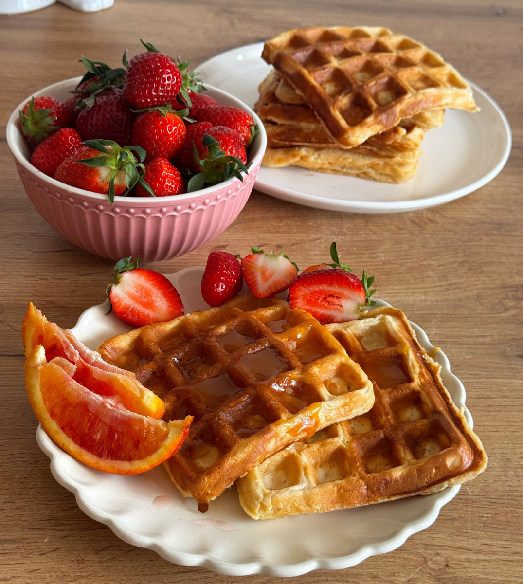 Фото готовых венских яблочных вафель. 