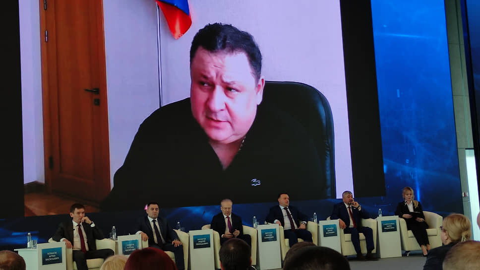 Вице-премьер Донецкой народной республики Сергей Раздорский по ВКС принял участие в заседании Ассоциации застройщиков Башкирии.📷Фото: Булат Баширов / Коммерсантъ