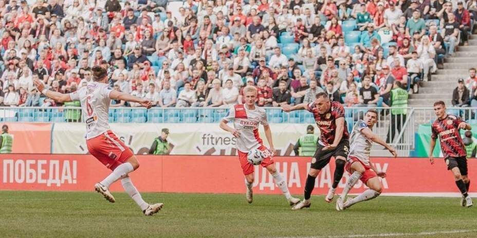    Артем Дзюба был одним из лучших в матче против «Спартака». Фото: ФК «Акрон»