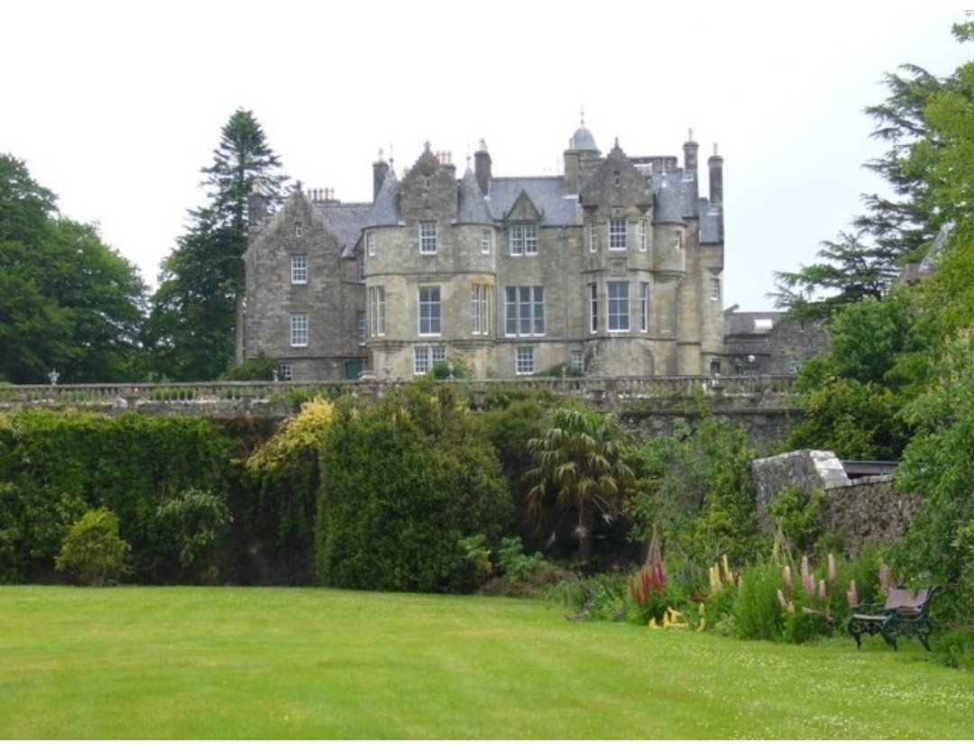 Замок Торосей - одна из архитектурных достопримечательностей шотландского острова Малл