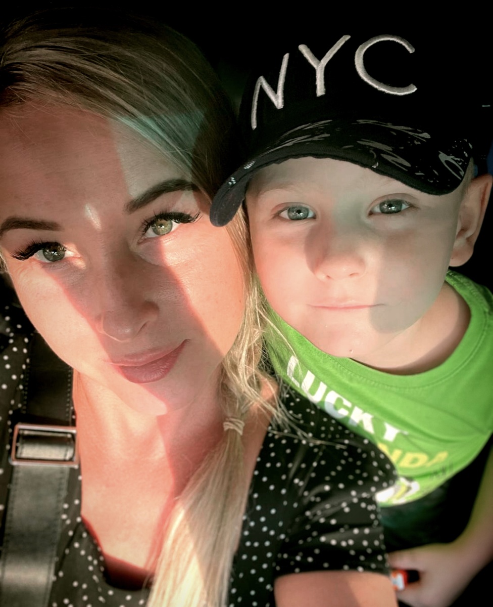 Старший сын остался дома ( так, как начиналась учеба и дни студенчества). А младший путешественник, всегда со мной.