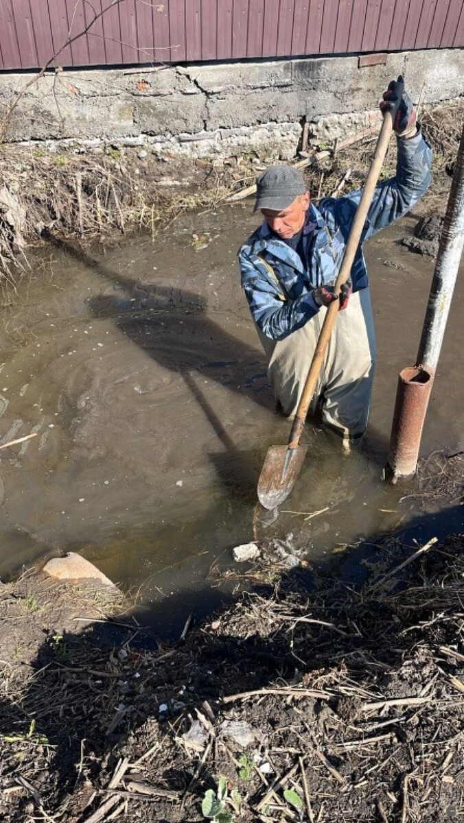    Откачка талых вод в селе Лебяжье. Источник: Barnaul.org