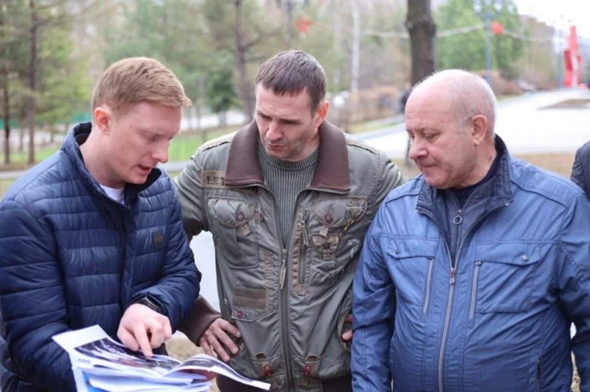    Демешин провез депутатов и мэра по объектам культурного наследия Хабаровска