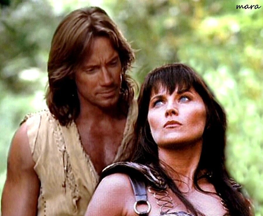 Геракл и воительница Зена, кадр из популярного телесериала "Странствия молодого Геракла"