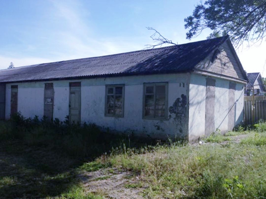 Если мне не изменяет память, то это именно тот барак, в котором располагался отряд нашей школы №3. Я сужу по расположению. Помню, что он находился возле забора. 