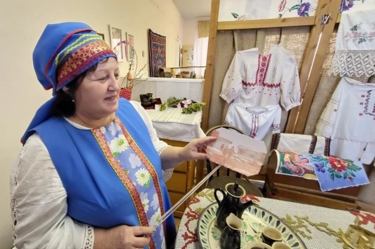    В сельском музее большинство уникальных экспонатов собраны Ниной Большаковой.