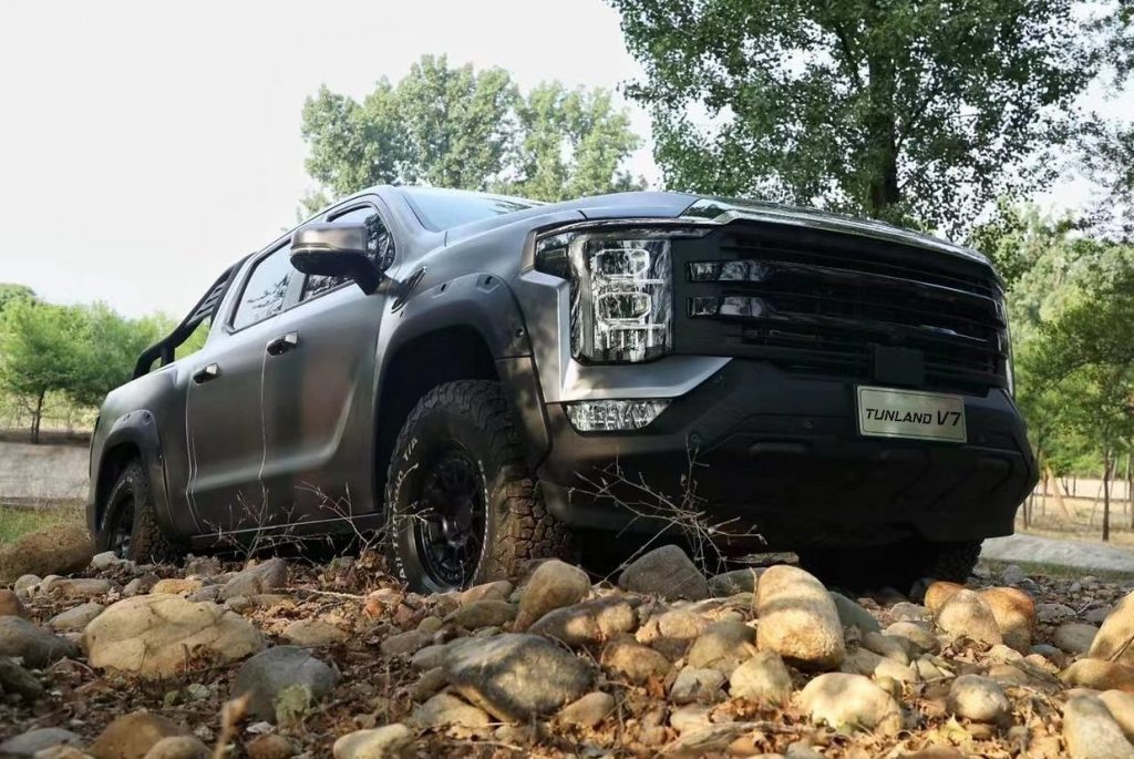 Foton Tunland V7 доступен к покупке по цене от 5 250 000 рублей.