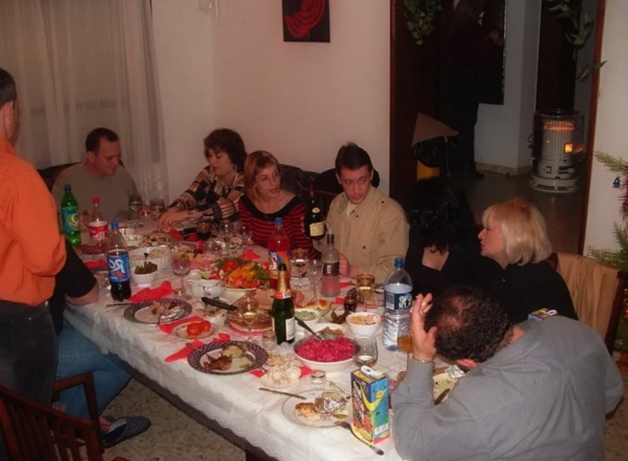 То есть если вы раз в месяц ходите на застолья, где отрываетесь по полной, то за год теряете около 3-4 месяцев жизни. За 10 лет – уже 2,5-3 года. Нехило, да?