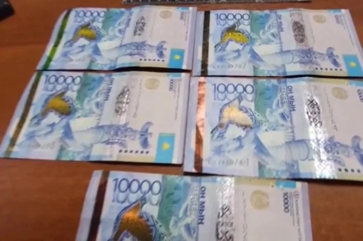    Иностранец с помощью взятки пытался провезти на Алтай самокаты