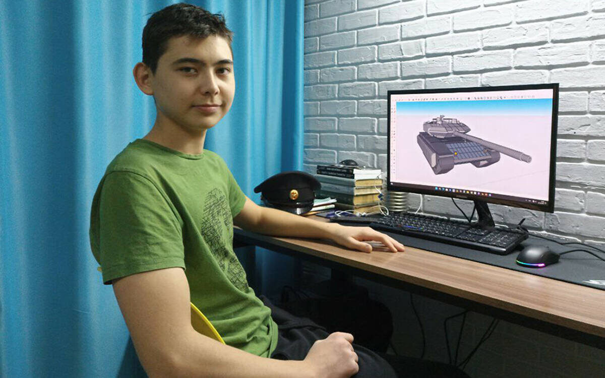 В 15 лет Ибрагим разработал танк. Свой проект тогда Ибрагим показал в Казанском танковом училище и в Союзе танкистов РТФото: из личного архива семьи Ахмадуллиных